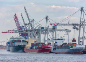 Stabile Containerverkehr im Hafen von Hamburg in der ersten Hälfte des Jahres 2024 