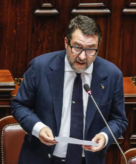 Salvini : case law does not affirm any right of shipping firms to self-production with on-board personnel 