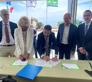 Stamani la cerimonia della posa della prima pietra della Darsena Europa nel porto di Livorno