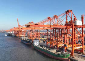 Cargo traffic in China's seaports grew by +3.7% last month