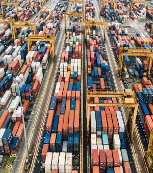 Italy's connection index to the global network of containerized maritime services has fallen for the fourth consecutive quarter