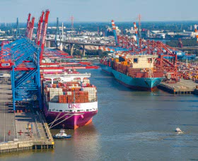 In the second quarter of 2025, freight traffic in the Port of Hamburg grew by +4%