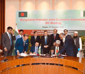 Il Pakistan offre al Bangladesh l'uso del porto di Karachi per il suo commercio con l'estero