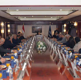 Die Schifffahrtsunternehmen fordern weitere Anreize, um die Wiederherstellung der Durchfahrten durch den Suezkanal zu beschleunigen.