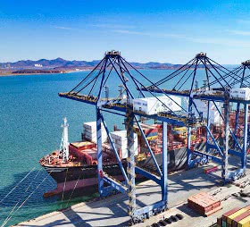 The slowdown in the Chinese economy is reflected in port traffic